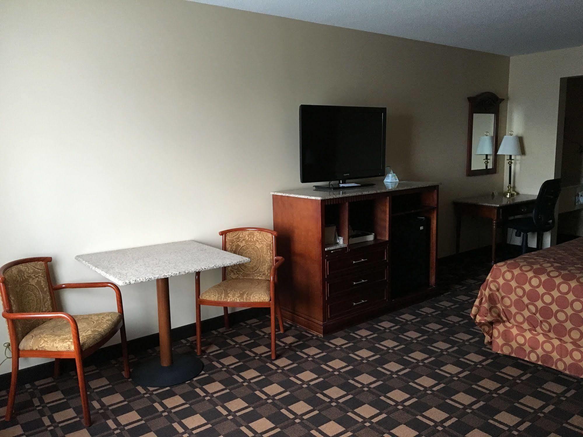 Cabot Inn & Suites Lancaster Extérieur photo