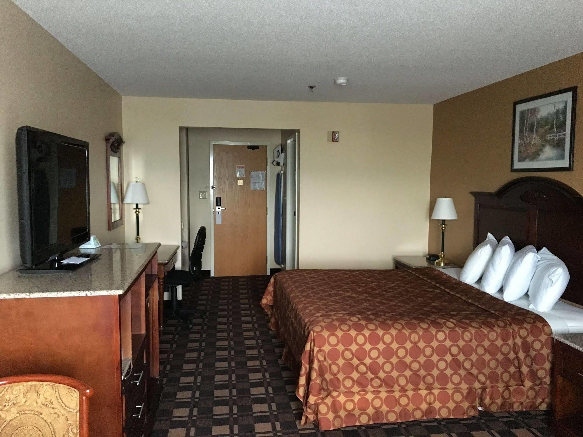 Cabot Inn & Suites Lancaster Extérieur photo