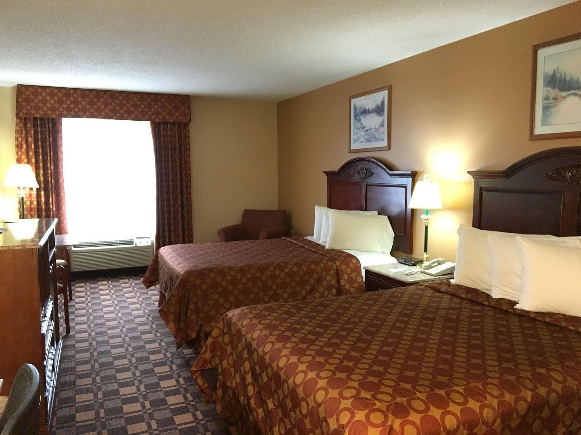 Cabot Inn & Suites Lancaster Extérieur photo